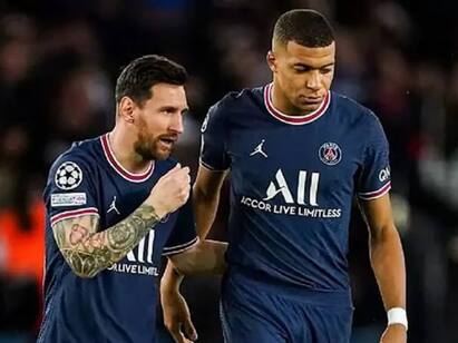 Messi who asks Mbappe to leave PSG Fierce fans are roasting எம்பாப்பேவையும் பி.எஸ்.ஜி.இல் இருந்து விலக சொல்லும் மெஸ்ஸி… வறுத்தெடுக்கும் கடுப்பான ரசிகர்கள்!
