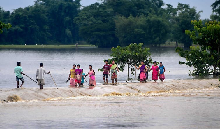 Assam Flood: Five lakh people affected, 14 thousand had to leave their homes and one died 5 લાખ લોકો પ્રભાવિત, 14 હજાર લોકોએ ઘર છોડવું પડ્યું, એકનુ મોત, આ રાજ્યમાં પૂરથી હાહાકાર