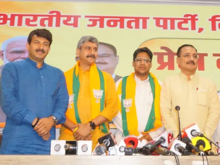 Delhi Congress and AAP Leaders Join BJP in presence of Manoj Tiwari and Virendra Sachdeva ANN Delhi Politics:  कांग्रेस-AAP के 3 नेताओं ने थामा BJP का दामन, मनोज तिवारी बोले- 'अपनी पार्टी से मोहभंग...'