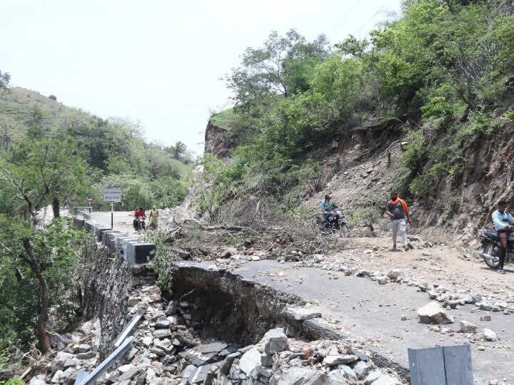 Rajasthan: चक्रवात का असर, मेवाड़ को मारवाड़ से जोड़ने वाले रास्ते पर पहाड़ों से गिरा मलबा, यातायात प्रभावित