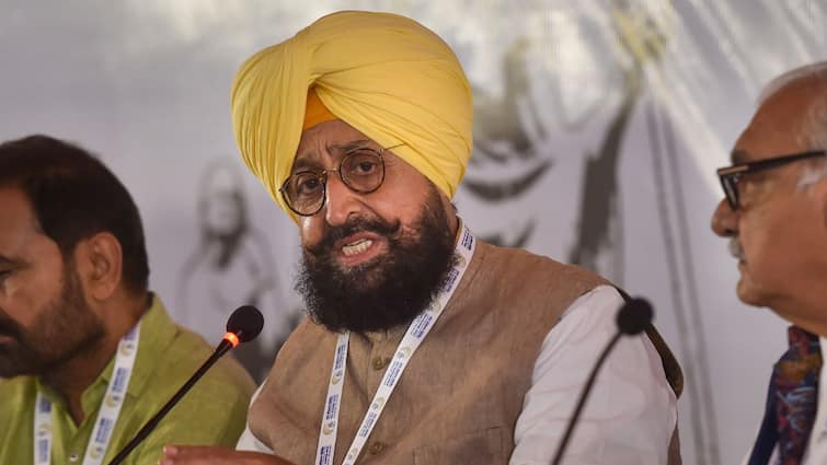 Partap Bajwa condemned Speaker kultar singh sandhwan for suspending 9 MLAs Punjab news: ਬਾਜਵਾ ਨੇ 9 ਵਿਧਾਇਕਾਂ ਨੂੰ ਮੁਅੱਤਲ ਕਰਨ 'ਤੇ ਸਪੀਕਰ ਦੀ ਕੀਤੀ ਨਿੰਦਾ, ਕਿਹਾ- ਗੈਰ-ਲੋਕਤੰਤਰੀ ਕਦਮ ਨੂੰ ਕਿਸੇ ਵੀ ਕੀਮਤ 'ਤੇ ਨਹੀਂ...