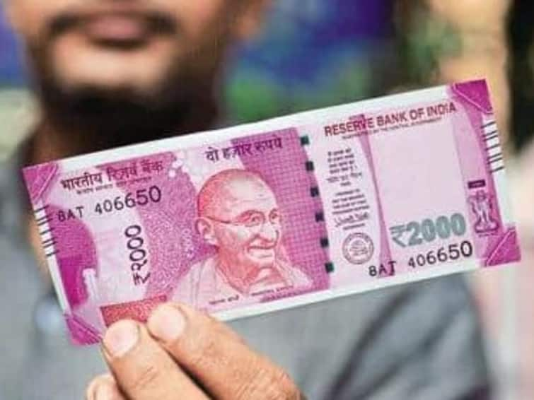 As per Report over 72% of total Rs 2,000 notes visited the banks in one month ₹2000: పింక్‌ నోట్ల 'విత్‌డ్రా'కు సరిగ్గా నెల, ఈ 30 రోజుల్లో ఏం జరిగిందో తెలుసా?