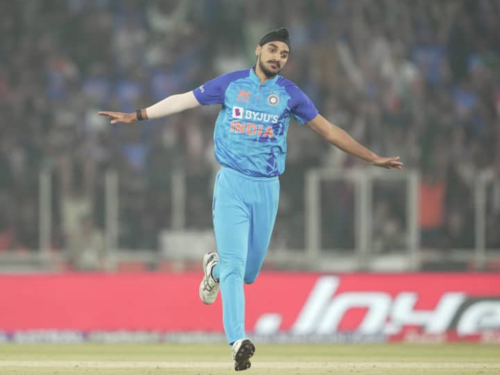 World Cup 2023: वर्ल्ड कप के प्लान से बाहर हैं अर्शदीप सिंह? वेस्टइंडीज़ दौरे पर वनडे टीम में नहीं मिली जगह Arshdeep Singh Indian pacer out of world Cup 2023 plan he is not selected in ODI Team for West Indies tour World Cup 2023: वर्ल्ड कप के प्लान से बाहर हैं अर्शदीप सिंह? वेस्टइंडीज़ दौरे पर वनडे टीम में नहीं मिली जगह