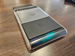 जगातील पहिला Resizable Phone, गरजेनुसार बदलेलं स्क्रीनचा आकार