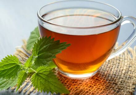 Health Care Tips : ਚਾਹ ਪੀਣਾ ਕਿਸ ਨੂੰ ਨਹੀਂ ਪਸੰਦ। ਜ਼ਿਆਦਾਤਰ ਲੋਕਾਂ ਦੀ ਸਵੇਰ ਦੀ ਡ੍ਰਿੰਕ ਹਮੇਸ਼ਾ ਚਾਹ ਹੁੰਦਾ ਹੈ। ਕੁਝ ਲੋਕ ਇਸ ਨੂੰ ਬਿਸਕੁਟ ਦੇ ਨਾਲ ਪੀਣਾ ਪਸੰਦ ਕਰਦੇ ਹਨ ਅਤੇ ਕੁਝ ਲੋਕ ਇਸ ਨੂੰ ਸਨੈਕਸ ਦੇ ਨਾਲ ਪੀਣਾ ਪਸੰਦ ਕਰਦੇ ਹਨ। ਚਾਹੇ ਲੰਬੇ ਸਮੇਂ ਦੀ ਥਕਾਵਟ ਨੂੰ ਦੂਰ ਕਰਨ ਲਈ ਤੇ ਚਾਹ ਲੋਕਾਂ ਦੀਆਂ ਸਰੀਰ ਸਬੰਧ ਸਮੱਸਿਆਵਾਂ ਨੂੰ ਦੂਰ ਕਰਨ 'ਚ ਮਦਦਗਾਰ ਸਾਬਤ ਹੁੰਦੀ ਹੈ। ਪਰ ਕੀ ਤੁਸੀਂ ਜਾਣਦੇ ਹੋ ਕਿ ਚਾਹ ਦੇ ਨਾਲ ਹਰ ਭੋਜਨ ਦਾ ਸੇਵਨ ਨਹੀਂ ਕਰਨਾ ਚਾਹੀਦਾ?