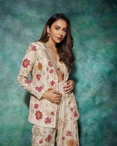 Rakul preet singh : 'அழகிய சூடான பூவே என் சொந்தமான தீவே..’ நடிகை ரகுல் ப்ரீத் சிங்கின் அசத்தல் புகைப்படங்கள்!