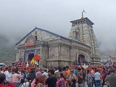 बाबा केदारनाथ के भक्तों के लिए खुशखबरी, गर्भगृह में तीर्थयात्रियों को मिली दर्शन की अनुमति