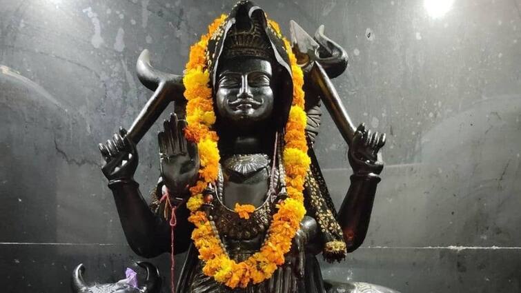 Shani Dev: Today is the first Saturday of Adhik Shravan, know 5 ways to please Shanidev Shani Dev: આજે છે અધિક શ્રાવણનો પ્રથમ શનિવાર, જાણો શનિદેવને પ્રસન્ન કરવાના 5 ઉપાય