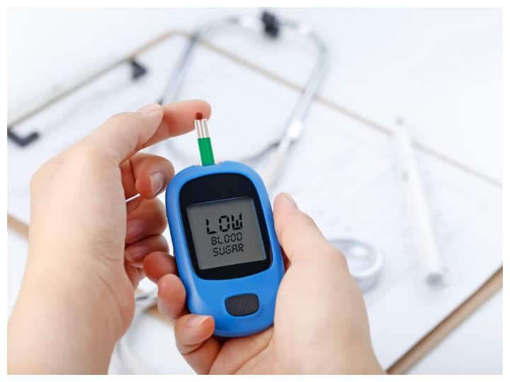 diabetes symptoms include unusual smell in your mouth fruity smelling breath could be symptom of diabetic ketoacidosis Diabetes Symptoms : मधुमेहाचं नवं धोकादायक लक्षण, जाणवल्यास लगेचच करा तपासणी