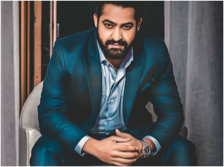 Jr NTR interesting conversation with paparazzi photographer at hyderabad airport, Watch Jr NTR At Airport : నేను బోనస్‌గా దొరికేశా, అంతేగా - ఎన్టీఆర్ టైమింగ్ పీక్స్ అంతే!