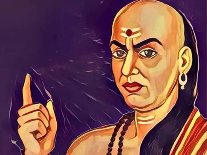 चाणक्य नीति के मुताबिक महिलाओं का निरादर, बालिकाओं के प्रति बुरे विचार रखने वाला, गरीबों का शोषण करने वाला नर्क भोगता है.