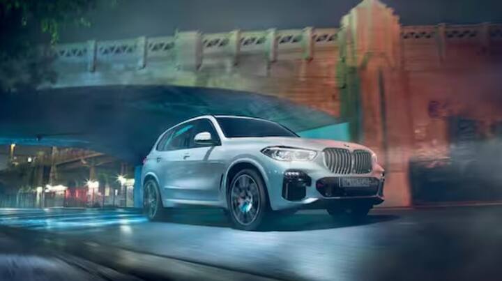 આગામી કાર 2009 BMW X5 છે, જે બ્લેક કલરમાં ઉપલબ્ધ છે. આ SUVની કિંમત 60 લાખ રૂપિયા છે.