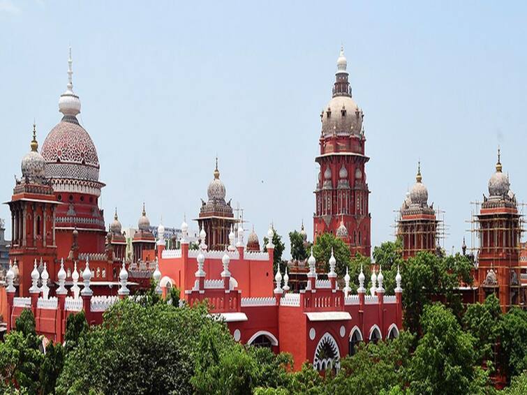 House wife would be equal share in husband earing property says madras high court Madras High Court : ”24 மணிநேரம் உழைக்கும் இல்லத்தரசிகளுக்கு கணவன் சொத்தில் பங்குண்டு