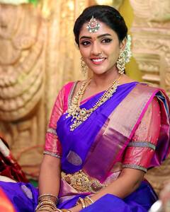 Eesha rebba: చీరలో అందాల జలపాతంలా కనిపిస్తున్న ఈషా రెబ్బా