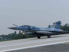 पूर्वांचल एक्सप्रेस पर एक बार फिर दहाड़े फाइटर जेट, रिहर्सल के दौरान दिखाए साहसी करतब