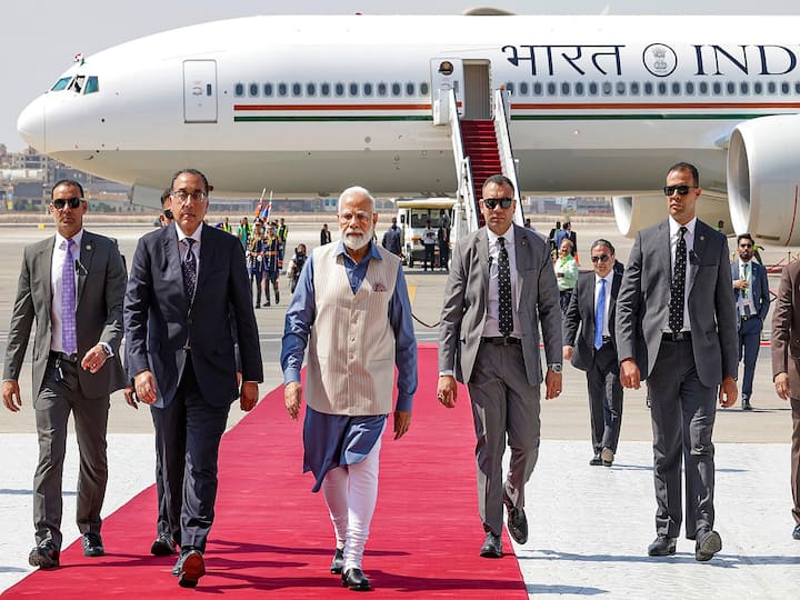 Upon his arrival, he was greeted with a ceremonial welcome and a Guard of Honour. (Image Source: PTI)