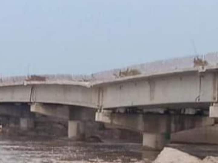 Between Thakurganj and Bahadurganj, bridge under construction on Mechi river has sunk Bihar News: ठाकुरगंज-बहादुरगंज के बीच मेची नदी पर निर्माणाधीन पुल का पाया धंसा, एजेंसी पर उठे सवाल