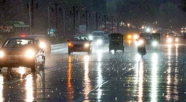 IMD Rain Update in india alert in some states including himachal and uttarakhand  IMD Rain Update : उत्तर भारतात जोरदार पाऊस, हिमाचलसह उत्तराखंडमध्ये ढगफुटी; आजही मुसळधार पावसाचा इशारा 