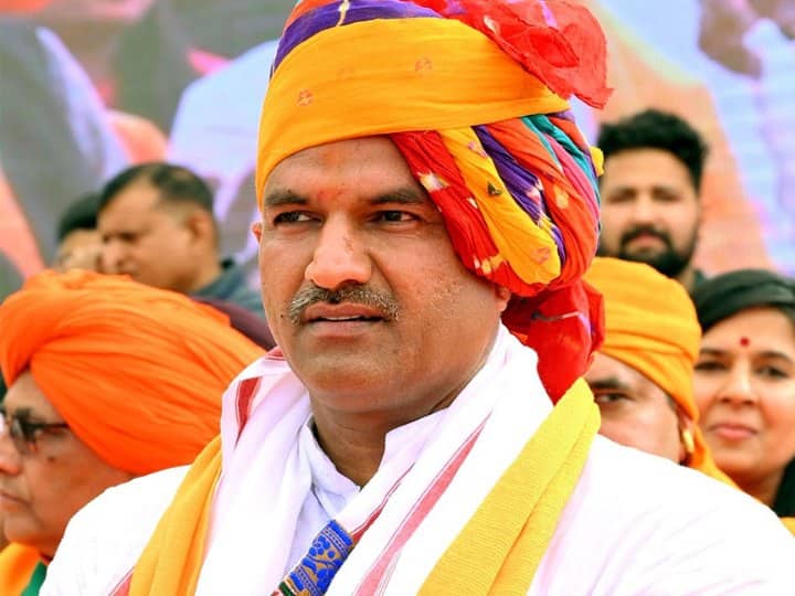 Rajasthan Elections 2023 BJP CP Joshi Targets Congress Govind Singh Dotasara after Rajendra Rathore Statement Rajasthan Election 2023: 'डोटासरा मेरे स्तर के नेता नहीं...' PCC चीफ के बयान से नाराज CP जोशी ने किया तीखा प्रहार, जानें मामला