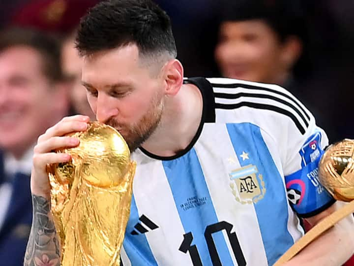 Happy Birthday Lionel Messi: फुटबॉलर लियोनेल मेसी अपना 36वां जन्मदिन मना रहे हैं. लियोनेल मेसी बार्सिलोना के लिए खेलते हैं. इस खिलाड़ी के नाम फुटबॉल की दुनिया के कई बड़े रिकार्ड दर्ज हैं.