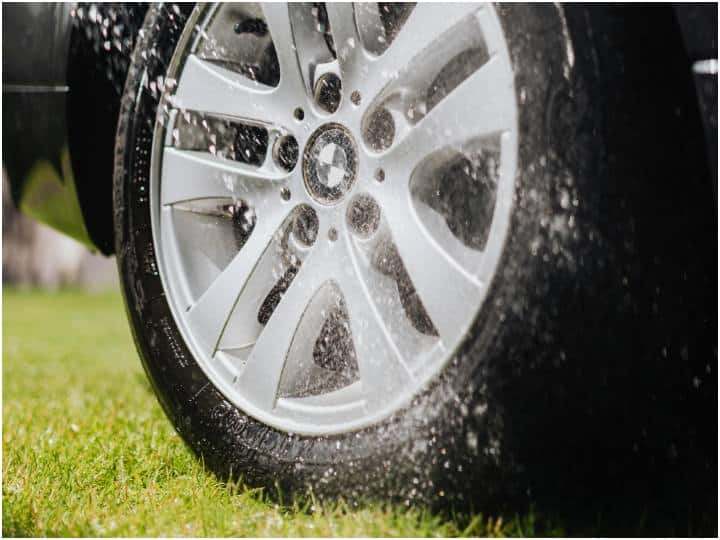 Car Tyre Tips See some important car tyre tips for monsoon season Car Tyre Tips: मॉनसून के पहले गाड़ी टायरों की जरूर करें जांच, वरना बाद में होगी परेशानी 