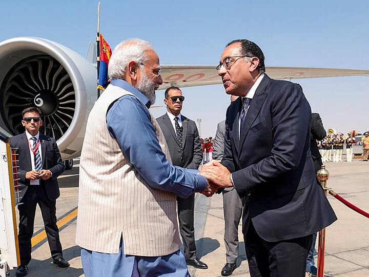 Egypt's Prime Minister Mostafa Madbouly greeted Modi at the airport with a warm embrace in a special gesture. (Image Source: PTI)