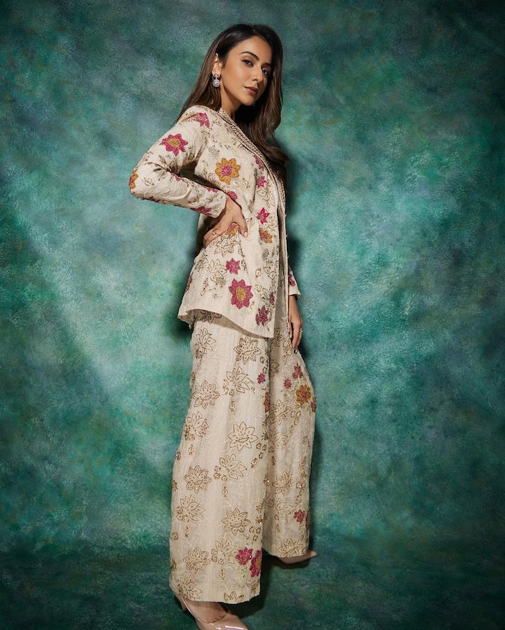 రకుల్ బ్యూటీఫుల్ ఫోటోస్.