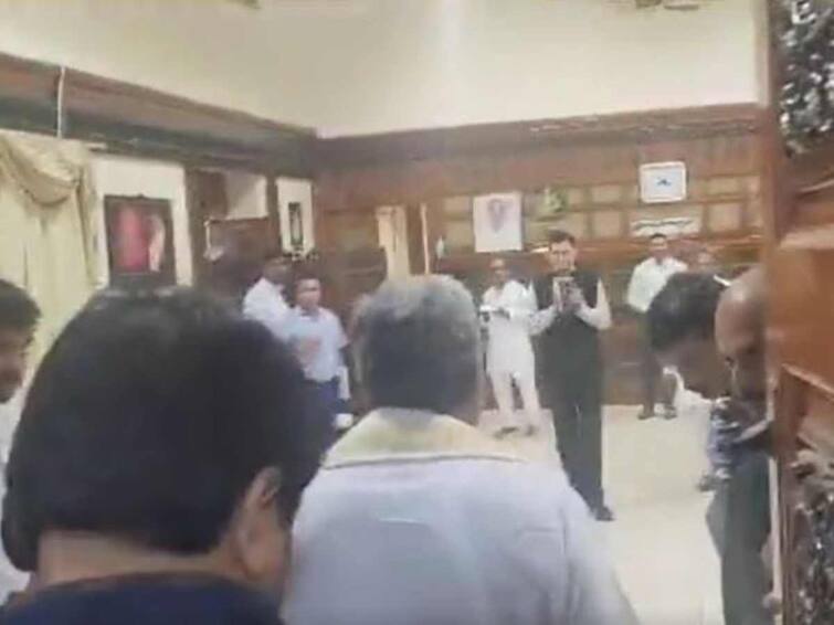 Karnataka Chief Minister Siddaramaiah Enter Vidhan Soudha Chamber West Door Wrong Vastu Karnataka CM Siddaramaiah Enters Vidhan Soudha Chamber Using West Door, Earlier Closed Due To Wrong Vastu