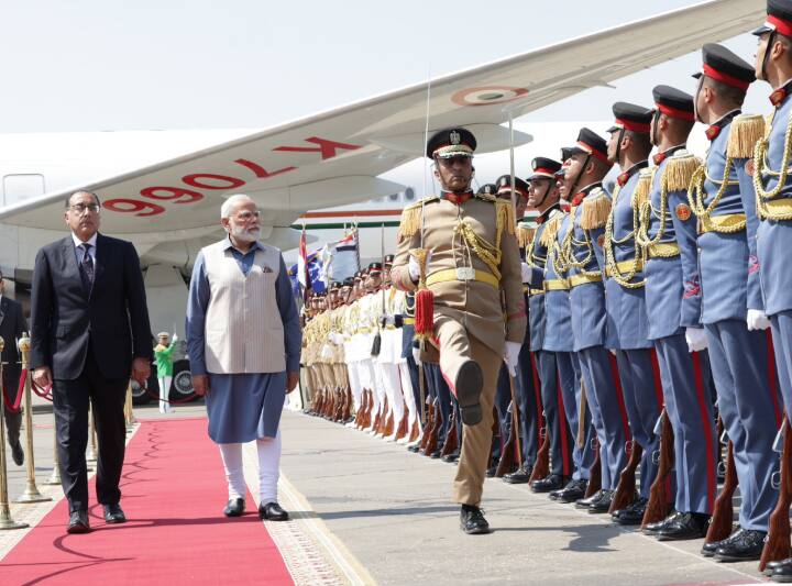 Indian PM on Egypt visit after 26 years, Modi given guard of honor in Cairo
