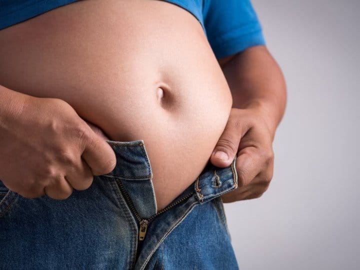 belly fat five worst habits of your making you gain belly fat ऐसे ही नहीं बढ़ रही है आपके पेट की चर्बी... इसके लिए आपकी ये गलत आदतें हैं जिम्मेदार
