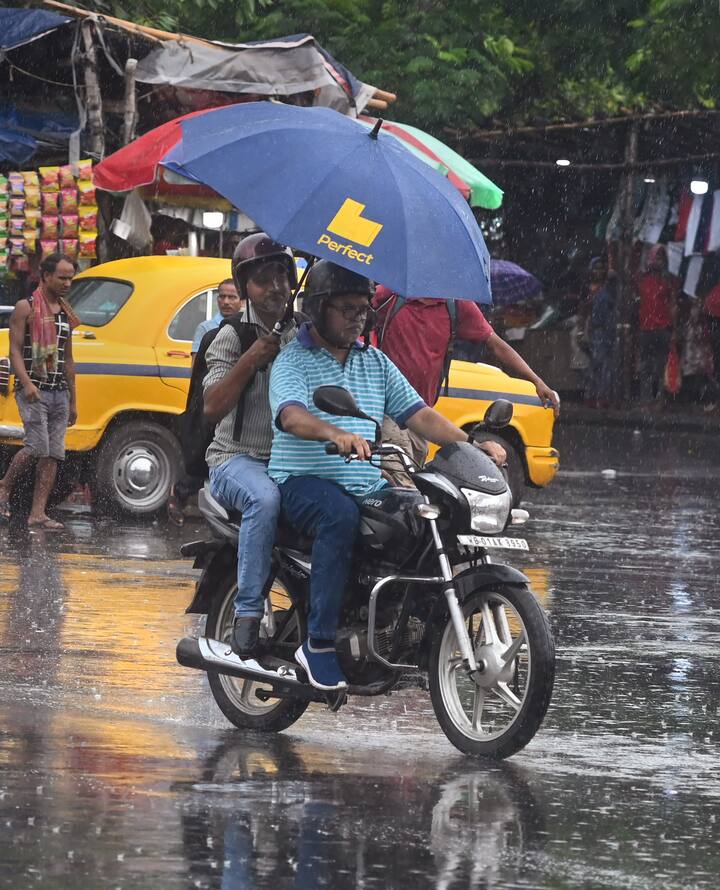 পার্বত্য এলাকায় রয়েছে ভূমি ধসের আশঙ্কা, উত্তরবঙ্গের বিভিন্ন নদীর জলস্তর বাড়বে। এদিকে, দক্ষিণবঙ্গে বিক্ষিপ্তভাবে বজ্রবিদ্যুৎসহ বৃষ্টি চলবে আগামী ৪/৫ দিন।