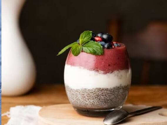 Chia Seeds With Berry: चिया सीड्स से बनाएं ये खट्टे-मीठे स्मूदी, गर्मी के लिए बेस्ट है यह रेसिपी