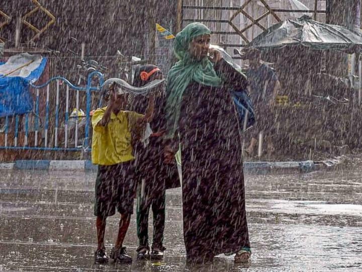 Jharkhand Weather: बंगाल की खाड़ी में बन रहे चक्रवात का झारखंड में होगा असर, रांची समेत पूरे राज्य में होगी झमाझम बारिश Weather Update Today 24 June Jharkhand IMD Forecast Rain Ranchi Latehar Chaibasa Ka Mausam Jharkhand Weather: बंगाल की खाड़ी में बन रहे चक्रवात का झारखंड में होगा असर, रांची समेत पूरे राज्य में होगी झमाझम बारिश