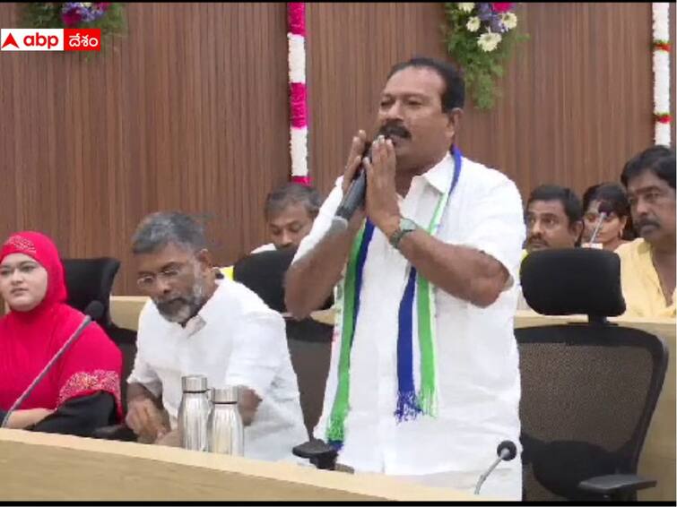 Guntur MLA Mustafa emotional at Corporation meeting asks for Development MLA Mustafa: ఓట్లు అడుక్కోవాలి, నన్ను గుర్తించండయ్యా! చేతులు జోడించి వేడుకున్న వైసీపీ ఎమ్మెల్యే ముస్తఫా