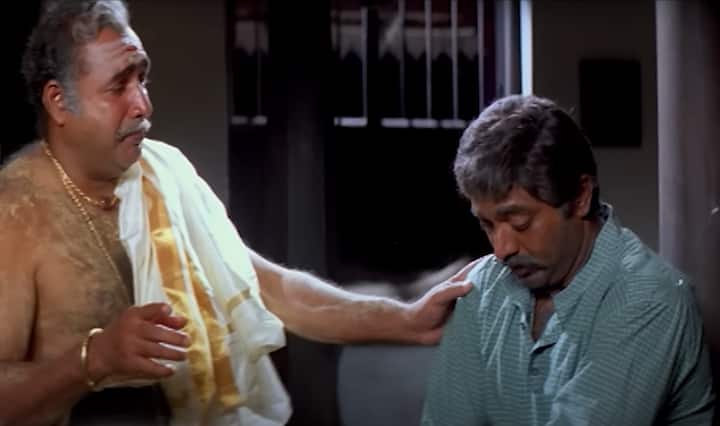 பண்ணையார் விஜயகுமாரிடம் சரத்குமார் வேலையாளாக இருக்கிறார். விஜய்குமார் மனைவியை அவரது தம்பி கொலை செய்கிறார்.