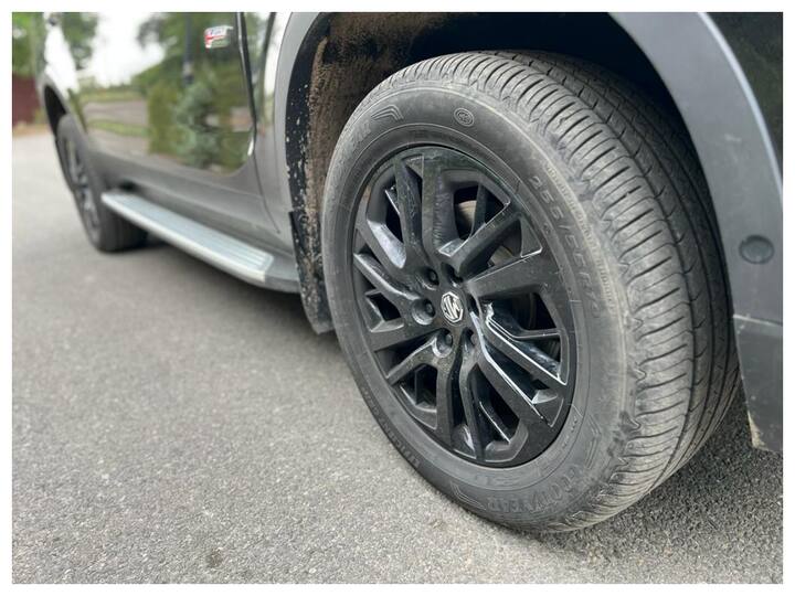 Driving dynamics remain the same with the light steering making it easy to drive despite the huge dimensions while refinement is very good along with an excellent suspension set-up. The gearbox is slightly slow but the Gloster is more of an effortless cruiser anyways. (Image: Somnath Chatterjee)