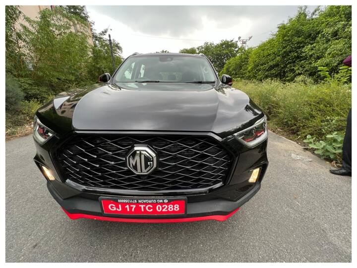 Black is the latest trend amongst carmakers and it is suddenly back into the minds of the buyers- especially with big SUVs. Hence, MG has also introduced a special edition of the Gloster called Blackstorm which brings in an all-black look but also along with some red accents. (Image: Somnath Chatterjee)