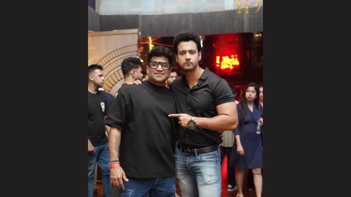 এর আগে একাধিক সাক্ষাৎকারে যশ বলেছেন, তিনি মূল ধারার ছবিতেই স্বচ্ছন্দ। আর মুক্তি পাওয়া ছবির মোশন পোস্টারে সেই আঁচই পাওয়া গেল।