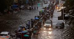 Mumbai Rain: पहिल्याच पावसात मुंबईतील नालेसफाईची पोलखोल; आदित्य ठाकरेंची मुख्यमंत्र्यांवर टीका तर मुख्यमंत्र्यांचा अधिकाऱ्यांवर कारवाईचा इशारा