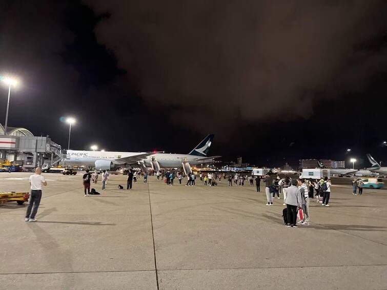 CX880 Flight: The plane from Hong Kong to America suddenly burst tires, 11 passengers were injured, there was a disaster