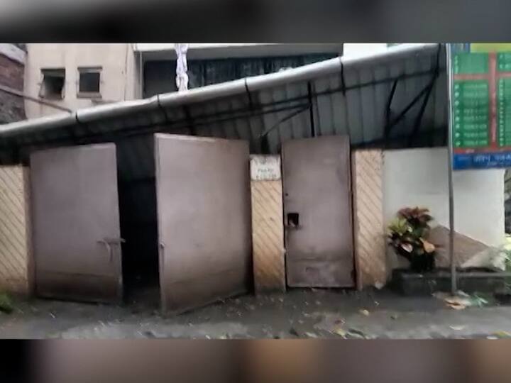 दुर्घटनेत अद्याप कोणतीही जीवितहानी झाल्याची माहिती समोर आलेली नाही.