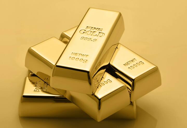 Gujarat Gold Sale: Record break gold selling by post office with sovereign gold scheme in surat Surat: સોના પાછળ ઘેલા થયા ગુજરાતીઓ, માત્ર પાંચ દિવસમાં ખરીદ્યુ આટલા કરોડનું સોનું, બન્યો રેકોર્ડ