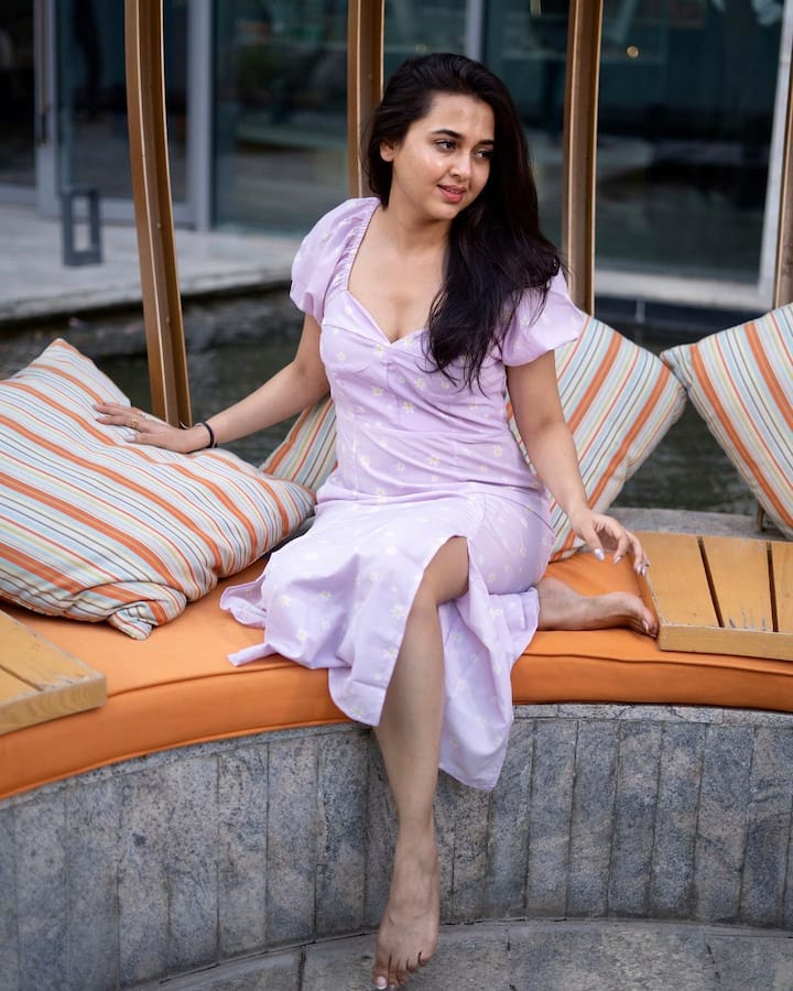 Tejasswi sported a cool and composed look and opted for subtle makeup. (Image Source: Instagram/Tejasswi Prakash)