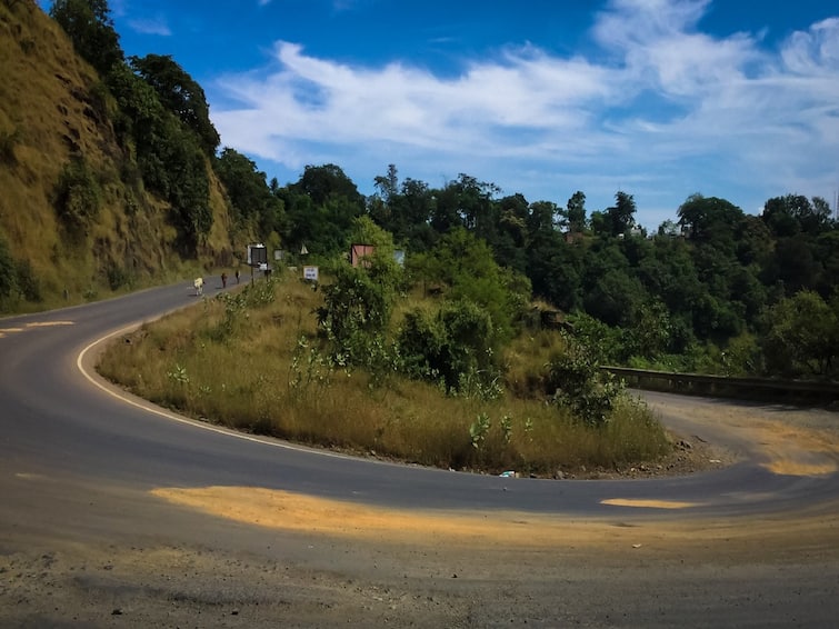 maharashtra news nashik news Alternative routes in case of traffic jams on ghat roads in Maharashtra during monsoons Maharashtra Ghat Road : पावसाळ्यात महाराष्ट्रातील घाट रस्त्यांवर वाहतूक कोंडी झाल्यास 'या' पर्यायी मार्गांचा वापर करा