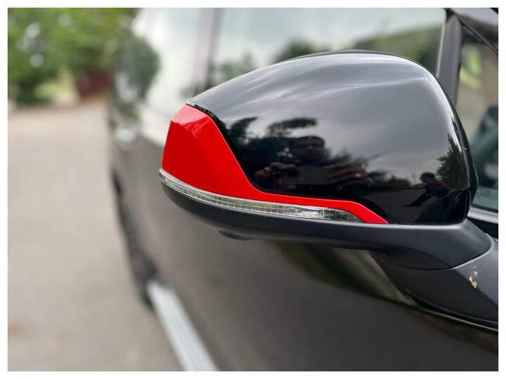 The Blackstorm though looks better than the standard Gloster due to the all-black grille plus even on the headlamp housing, roof rails and all black alloys. However, there are contrast red bits with the red accents on the front bumper, wing mirrors and within the headlamps while there are also red brake callipers with the alloys. Rather surprisingly the chrome door handles remain which should have in black too. (Image: Somnath Chatterjee)