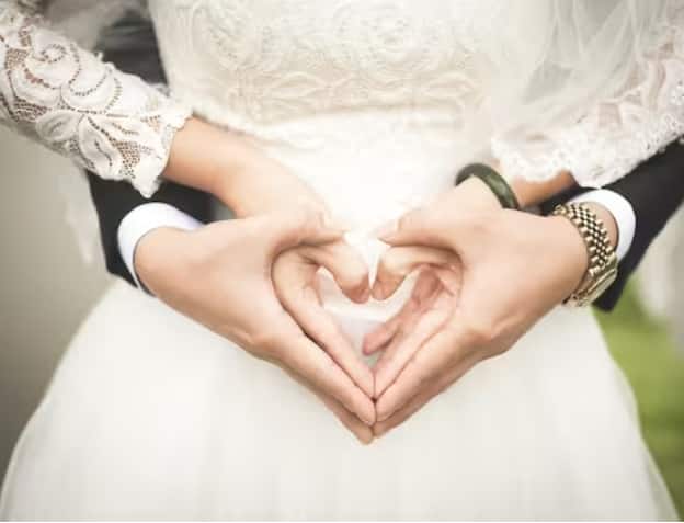 ਇਹ ਇੱਕ ਸਪੇਸਸ਼ਿਪ ਨੈਪਚਿਊਨ ਉਡਾਣ ਯਾਤਰਾ ਹੋਵੇਗੀ, ਜਿਸ ਵਿੱਚ 6 ਘੰਟੇ ਲੱਗਣਗੇ। ਜਿਸ ਵਿੱਚ ਮਹਿਮਾਨਾਂ ਨੂੰ ਧਰਤੀ ਤੋਂ ਕਰੀਬ ਇੱਕ ਲੱਖ ਫੁੱਟ ਉੱਪਰ ਲਿਜਾਇਆ ਜਾਵੇਗਾ। ਇਸ ਵਿਸ਼ੇਸ਼ ਵਿਆਹ ਦਾ ਅਨੁਭਵ ਕਰਨ ਲਈ, ਜੋੜੇ 2024 ਦੇ ਅੰਤ ਤੱਕ ਸਪੇਸ ਪਰਸਪੈਕਟਿਵ ਦੀ ਵੈੱਬਸਾਈਟ 'ਤੇ ਰਜਿਸਟਰ ਕਰ ਸਕਦੇ ਹਨ।