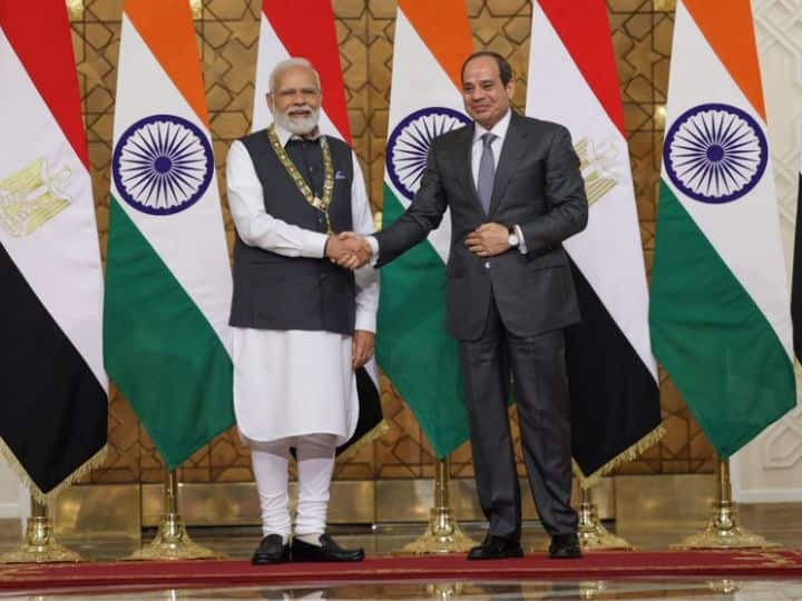 PM narendra modi conferred with highest state honor order of the nile in egypt by president Al Sisi PM Modi Egypt Visit: मिस्र में सर्वोच्च राजकीय सम्मान से नवाजे गए पीएम मोदी, राष्ट्रपति अल-सीसी ने 'ऑर्डर ऑफ द नाइल' से किया सम्मानित