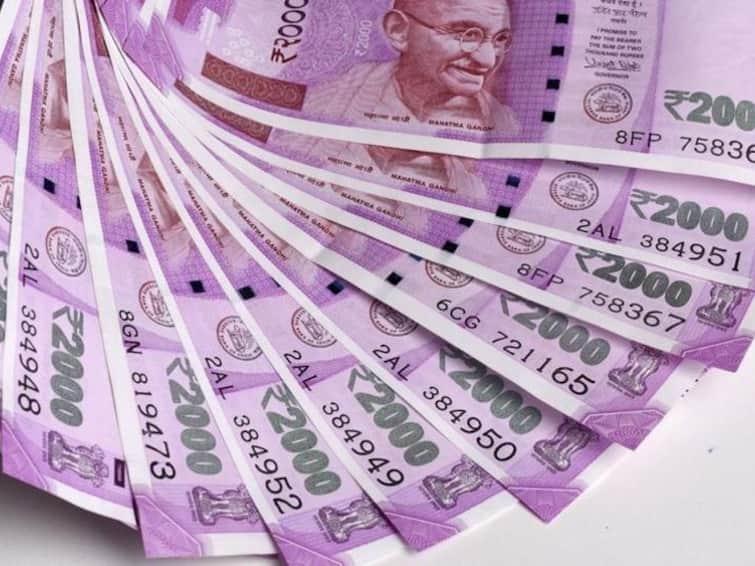 More than two-thirds of Rs 2000 currency notes returned within a month of withdrawal said RBI Governor Shaktikanta Das Rs 2000 Currency Note: দু'হাজারের নোট বাতিল ঘোষণার একমাসেরও বেশি পার, ব্যাঙ্কে ফিরল কত?