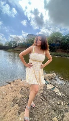 Monalisa: ਸ਼ਾਰਟ ਡਰੈੱਸ ਪਾ ਕੇ ਨਦੀ ਦੇ ਕੰਢੇ ਮਸਤੀ ਕਰਦੀ ਨਜ਼ਰ ਆਈ ਮੋਨਾਲੀਸਾ, ਨੋ ਮੇਕਅੱਪ ਲੁੱਕ ਨੇ ਜਿੱਤ ਲਿਆ ਫੈਨਜ਼ ਦਾ ਦਿਲ