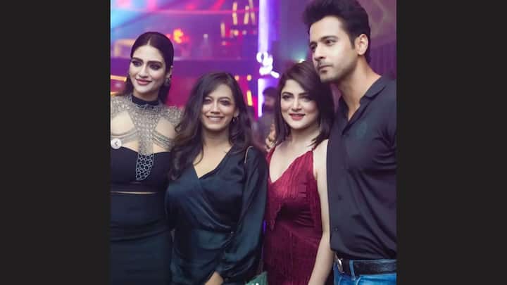 যশ নুসরতের এই ছবিতে কপ ইউনিভার্স গড়ে তোলার পরিকল্পনা রয়েছে। যদিও এখনও ভীষণ প্রাথমিক স্তরে রয়েছে যাবতীয় পরিকল্পনা, এখনও শুরু হয়নি ছবির শ্যুটিং। নতুন পদক্ষেপে খুশি নুসরত যশ দুজনেই।